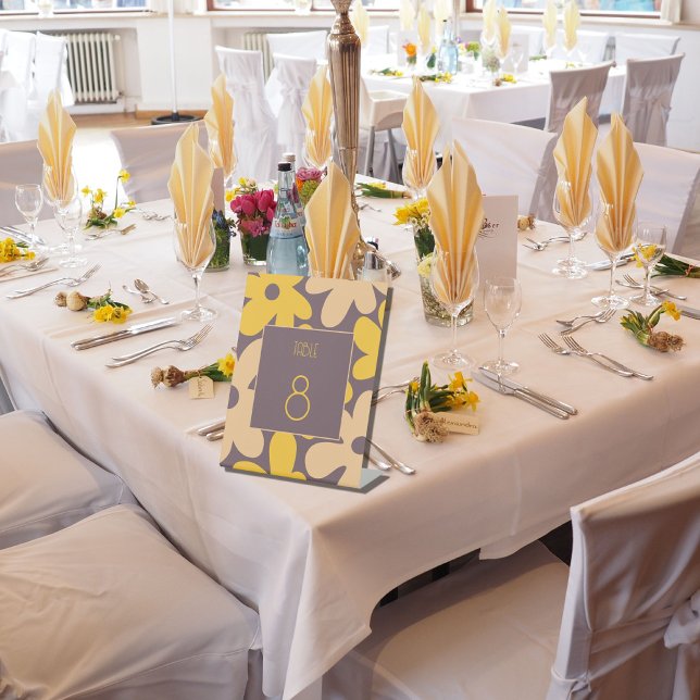 Einfache moderne braune Blume Hochzeit Tischnummer Sockelschild (Von Creator hochgeladen)