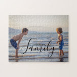 Einfache, moderne Fotomodelle - eigener Familienna<br><div class="desc">Das Jigsaw Puzzle ist ein einfaches,  modernes Foto mit eigenem Familiennamen und einem personalisierten Familiennamen. Macht ein fantastisches Geschenk für Weihnachten,  Geburtstag,  Jubiläum,  Muttertag,  Vatertag,  Großeltern und mehr. Personalisieren Sie diese,  indem Sie den Text in dem dafür vorgesehenen Textfeld bearbeiten. Entworfen von ©Evco Studio www.zazzle.com/store/evcostudio</div>