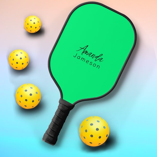 Einfache, moderne grüne Monogramm-Bezeichnung Pickleball Schläger (Von Creator hochgeladen)