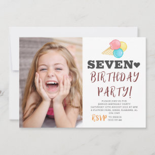 Einfache moderne Herzeinladung zum Geburtstag Feiertagskarte