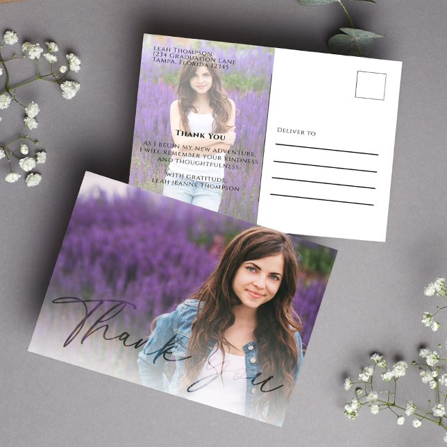 Einfache moderne Minimalistische Typografie 2 Foto Postkarte (Graduation photo postcard template with "thank you" creative typography overlay. )