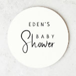 Einfache moderne, neutrale Babydusche mit Namen Runder Pappuntersetzer<br><div class="desc">Genießen Sie Ihre Kleine mit unserer schlichten, modernen, neutralen Babydusche, die mit einem runden Untersetzer mit Namen versehen ist und ein minimalistisches Schwarz-Weiß-Design bietet, das modern und hübsch ist. Das moderne, geschlechtsneutrale Ambiente mit seiner sauberen, boho-inspiriert Ästhetik eignet sich perfekt, um einen kleinen Jungen oder ein Mädchen zu jeder Jahreszeit...</div>