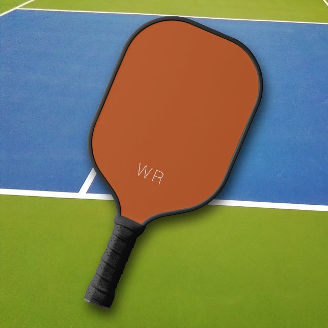 Einfache, moderne orange-braune Monogramm-Initiale Pickleball Schläger (Von Creator hochgeladen)