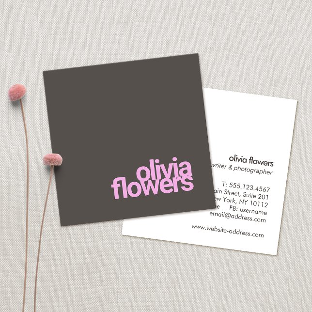Einfache moderne rosa Typografie Taupe Brown Quadratische Visitenkarte (Von Creator hochgeladen)