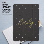 Einfache moderne Schwarz-weiße Polka Dot Gold Scri iPad Pro Cover<br><div class="desc">Schützen Sie Ihr iPad stilvoll mit diesem einfachen und modernen Cover. Es enthält einen kleinen weißen Polka-Punkt auf schwarzem Hintergrund und einen modischen goldfarbenen Schriftart mit dem Namen. Aktualisieren Sie die leicht zu bedienende Vorlage mit Ihrem Namen. Erstellen Sie Ihr eigenes einzigartiges,  perfektes Geschenk!</div>