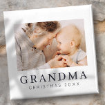 Einfache, moderne und individuelle Oma Foto Holida Magnet<br><div class="desc">Design besteht aus modernem,  schicken Typografie mit Sans Serif und Serif Schriftart. Fügen Sie ein individuelles Foto von Oma und Jahr hinzu.</div>
