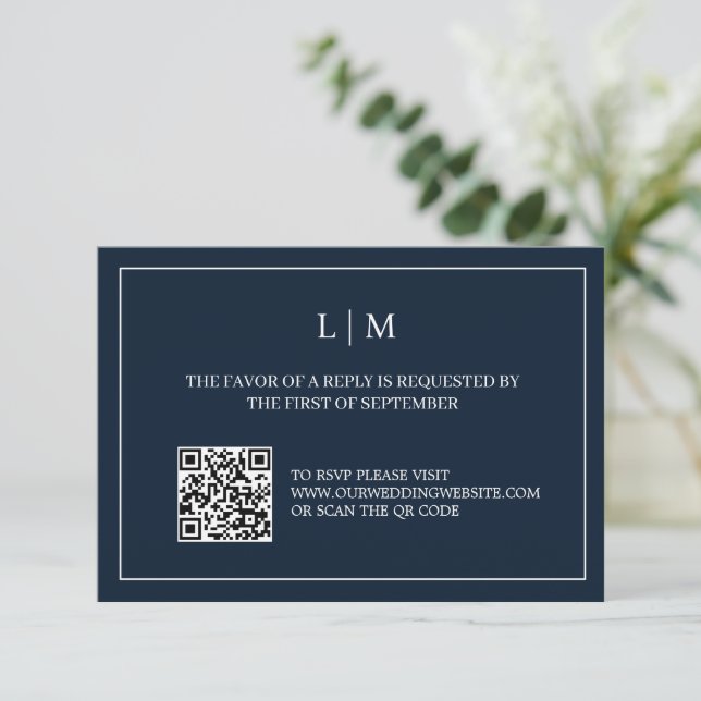 Einfache Monogram Navy Blue QRCode Wedding RSVP Ka Dankeskarte (Stehend Vorderseite)
