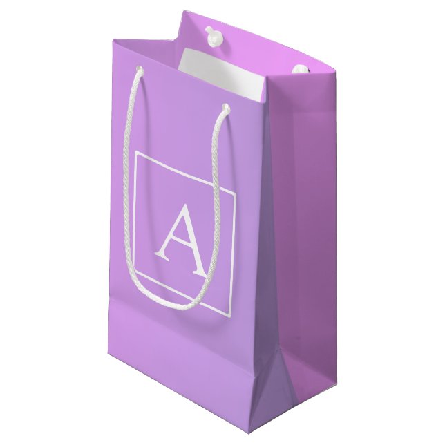 Einfache Monogramm | Subtile Rosa/Lila Ombre Kleine Geschenktüte (Vorderseite Schrägansicht)