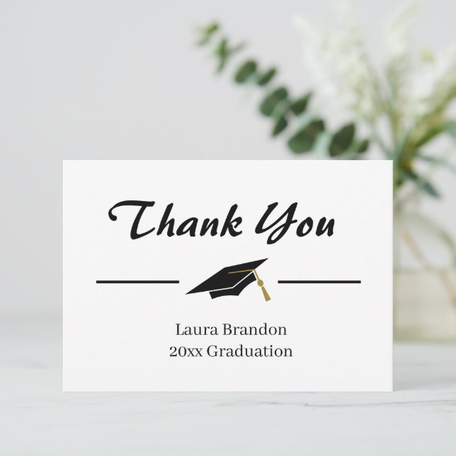 Einfache Mortarboard Abschluss Vielen Dank Dankeskarte (Stehend Vorderseite)