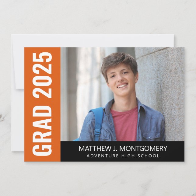 Einfache Orange Schwarz-weiß Script Foto Graduate Ankündigung (Vorderseite)