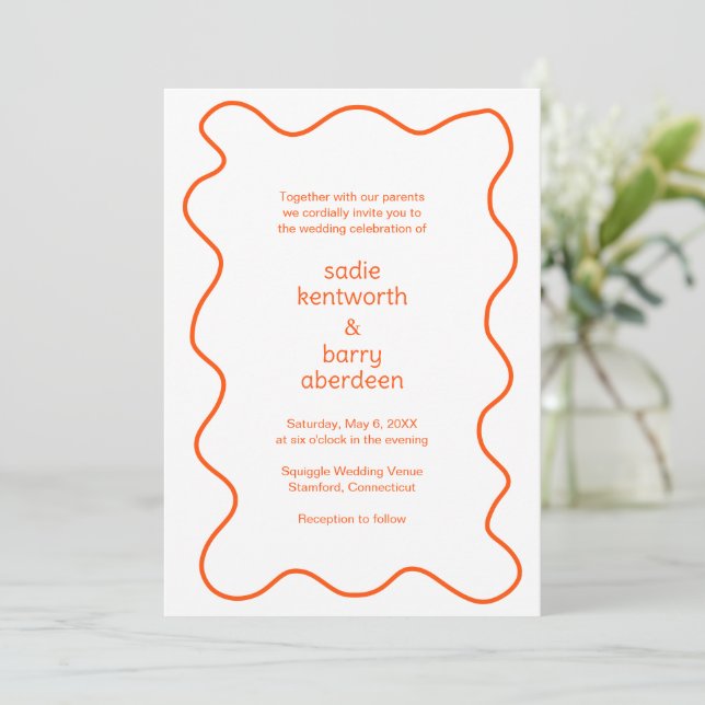Einfache Orange Squiggle Frame Moderne Hochzeit Einladung (Stehend Vorderseite)