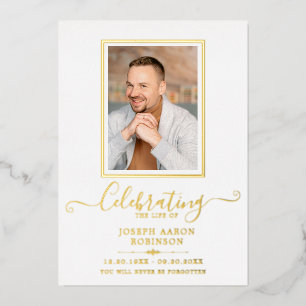 Einfache Reihenfolge des Fotos im Dienstprogramm Folieneinladung