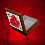 Einfache rote Herzen am Tag des weißen Happy Valen Erinnerungskiste<br><div class="desc">Überraschen Sie Ihre Lieben mit dieser bezaubernden Geschenkboxen, die zum Valentinstag mit einem einfachen Herzen geschmückt ist. Das auffallende Design spiegelt den Geist von Romantik und Zuneigung wider und macht es zu einer perfekten Wahl für Valentingeschenke. Diese Geschenkboxen ist sowohl für Stil als auch für Funktionalität konzipiert und eignet sich...</div>
