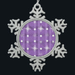 Einfache Schneeflocken Lila Kariertes Muster Schneeflocken Zinn-Ornament<br><div class="desc">Weihnachtsschneeflocken und Karierter Hintergrund</div>