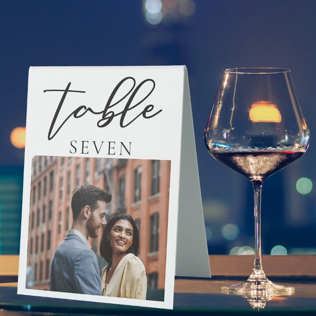 Einfache Schwarz-Script-Couple-Foto-Hochzeitsnumme Tischaufsteller (Von Creator hochgeladen)