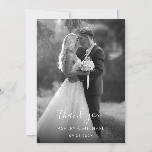 Einfache Schwarz-Weiß-Hochzeit-Foto Modernes Skrip Dankeskarte (Vorderseite)