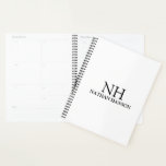 Einfache Schwarz-Weiß-Monogramm modern Planer<br><div class="desc">Moderner Businessplaner mit einem einfachen und minimalen Schwarzweiß-Design mit Ihrem Monogramm in einem kühlen Schriftart zusammen mit Ihrem Namen vorne. Auf der Rückseite finden Sie Ihre Kontaktdaten.</div>