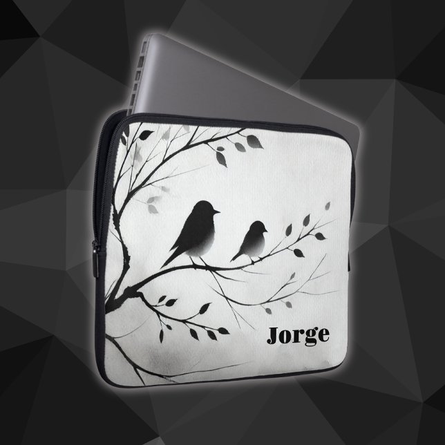 Einfache Schwarz-Weiß-Vögel, die in Bäumen herumbl Laptopschutzhülle (Von Creator hochgeladen)