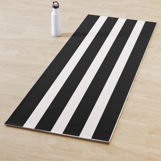Einfache schwarz-weiße Linien Yogamatte (Beispiel)