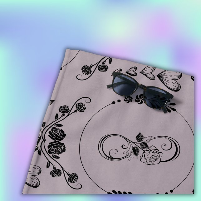 Einfache schwarze Herzen, Blumen, Unendlichkeit au Strandtuch (Von Creator hochgeladen)