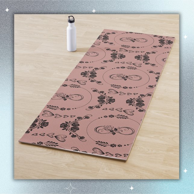 Einfache schwarze Herzen, Blüte, Unendlichkeit auf Yogamatte (Von Creator hochgeladen)