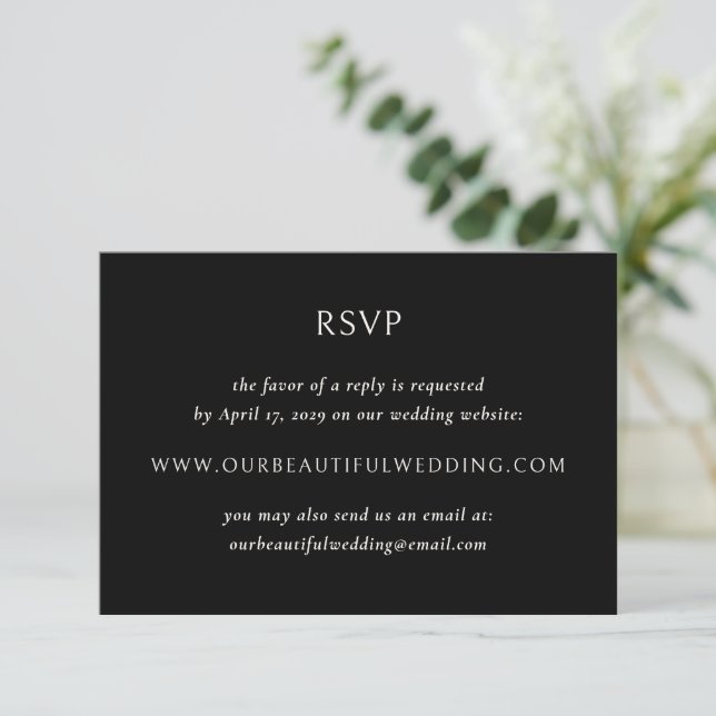 Einfache Schwarze Moderne Hochzeit RSVP Karte (Stehend Vorderseite)