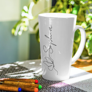 Einfache schwarze Schmetterlingslinienkunst mit in Milchtasse