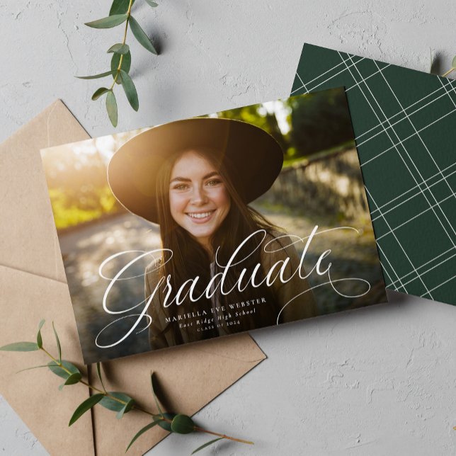 Einfache Script-Absolventin eleganter grüner Absch Ankündigung (Von Creator hochgeladen)