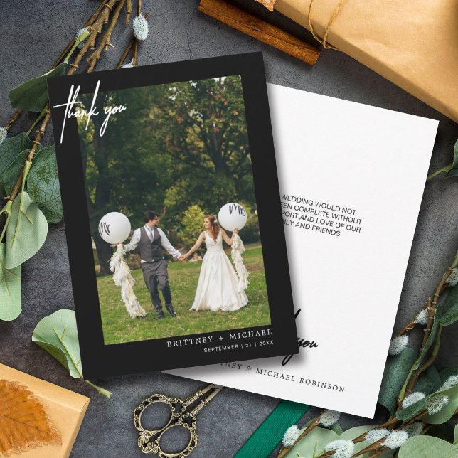 Einfache Script Black Foto Moderne Dankeschön Kart Dankeskarte (Modern elegant hand written wedding thank you card for the minimalistic bride.)