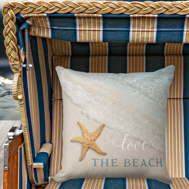 Einfache Starfish Waves Beach House Kissen (Simple starfish beach waves coastal nautical pillow with (optional) script text)