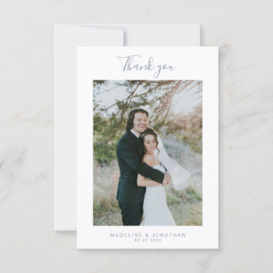 Einfache staubige Blue Elegant Script Foto Wedding Dankeskarte