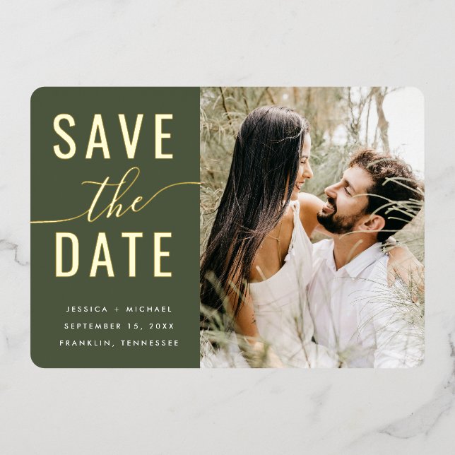 Einfache Typografie Foto Olive Green Wedding Folieneinladung (Vorderseite)