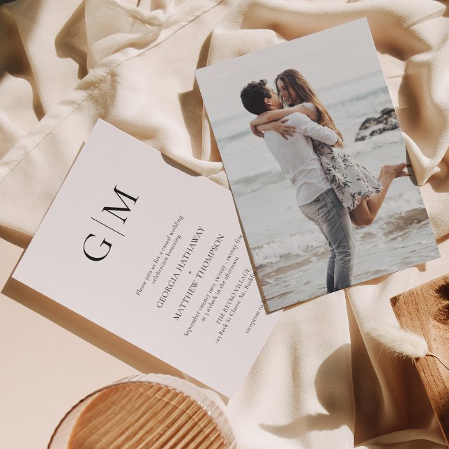 Einfache Typografie-Monogramm-Foto-Hochzeit Einladung (Von Creator hochgeladen)