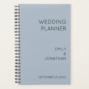 Einfache Typografie-Namen Datum Dusty Blue Wedding Planer