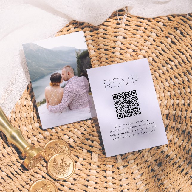 Einfache Typografie QR Code Foto Wedding RSVP Begleitkarte (Von Creator hochgeladen)