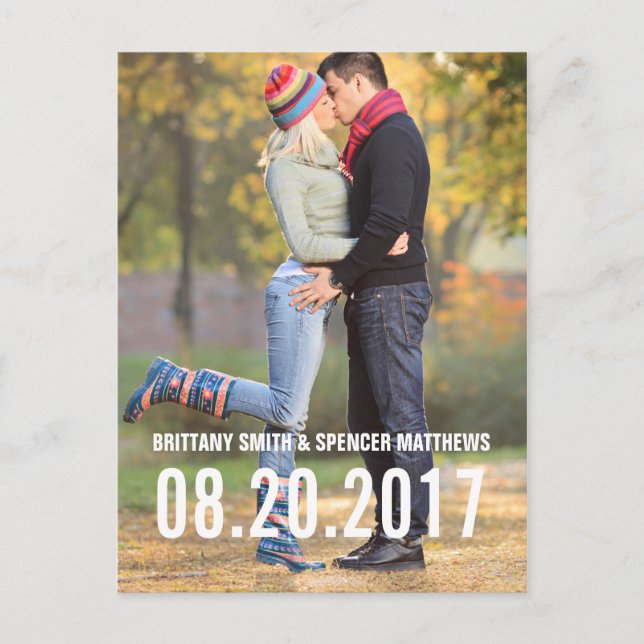 Einfache Typografie Vertical Save the Date Postcar Ankündigungspostkarte (Vorderseite)
