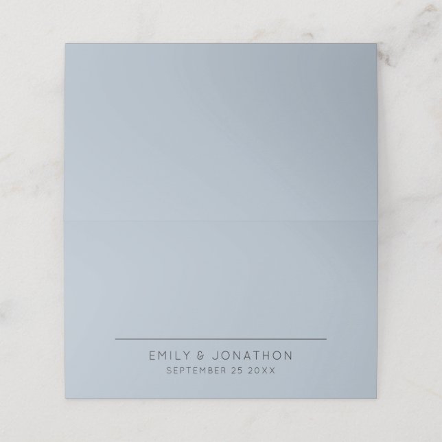 Einfache typografische Namen Date Dusty Blue Weddi Platzkarte (Außenseite Aufgefaltet)