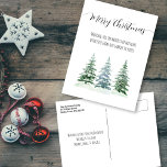 Einfache Wasserfarben Pine Trees Frohe Weihnachten<br><div class="desc">Diese einfache Urlaubspostkarte ist rustikal und doch minimalistisch gestaltet mit drei Aquarellkiefern und elegantem Schriftzeichen mit Schriftzeichen: Frohe Weihnachten! Es gibt Platz für eine kurze Notiz oder Nachricht sowie für Ihre Namen oder Unterschrift. Wunderschöne Art,  die Grüße der Saison zu senden.</div>