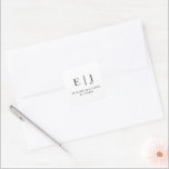 Einfache Wedding Monogram Couple Initials Quadratischer Aufkleber<br><div class="desc">Einfache Aufkleber für die Einzel-Hochzeitstifte. Personalisierte Aufkleber für Paare. Bearbeitbare Vorlage. Einfach und modern. Minimalistisch. Karo aus der Erholung der Kollektion für andere Designs und passende Schreibwaren.</div>