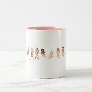 Einfache weiße Tasse mit Imitaten Kupfer Vögel auf