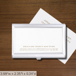 Einfache White-Business-Card-Gehäuse Goldene Typog Visitenkarten Dose<br><div class="desc">Erhöhen Sie Ihr Netzwerkspiel mit diesem schlanken und beruflichen Visitenkartengehäuse. Der saubere weiße Hintergrund und die goldene Typografie in den unteren Dritteln tragen zu einer Touch von Eleganz bei. Bleibe organisiert und mache einen bleibenden Eindruck mit diesem stilvollen Accessoire.</div>