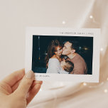 Einfache Wünsche | MINIMALISTISCHES FOTO Feiertagspostkarte<br><div class="desc">Diese modernen und minimalistischen Foto-Postkarten sind mit Ihrem persönlichen Foto ausgestattet,  mit einem schlichten schwarzen Text,  der "Weltfrieden" und einem eleganten Schwarz-Weiß-Design.</div>