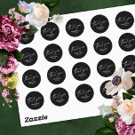 Einfache zeitgenössische Handschrift Black Danke Runder Aufkleber<br><div class="desc">Die prominenten Schwerpunkte dieser Designsuite sind typografische Grafiken, die mit einem modernen Schriftart für Handschriften erstellt wurden. In diesem Design wurde der unverwechselbare, elegante Schriftart verwendet, um ein Bild zu schaffen, das "danke" lautet. Verwenden Sie die Vorlagenfelder, um Ihre persönlichen Daten hinzuzufügen. Ändern Sie den Hintergrund zu einer beliebigen Farbe....</div>