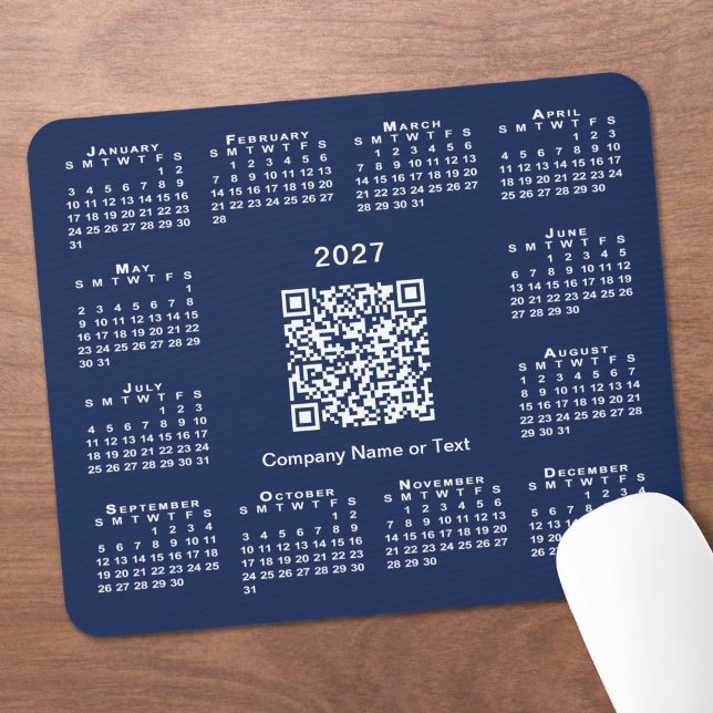 Einfacher 2027-Kalender-Geschäfts-QR-Code Marinebl Mousepad (Simple 2027 Calendar Business QR Code Navy Blue Mouse Pad in situ)