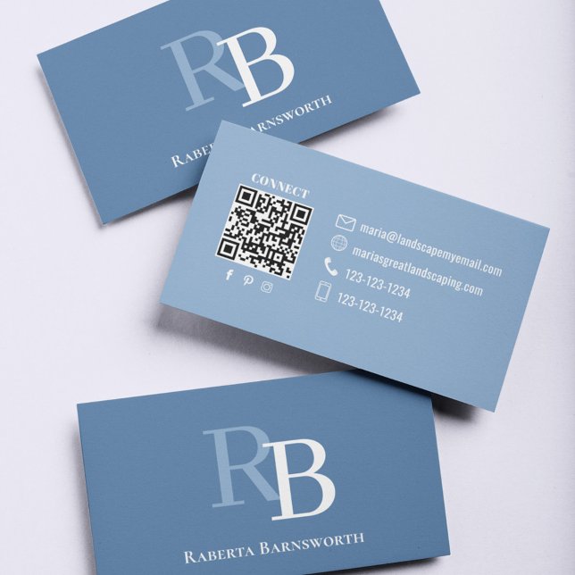 Einfacher blauer Monogramm-QR-Code | Kontaktieren  Visitenkarte (Blue and white style business card template with simple monogram.)