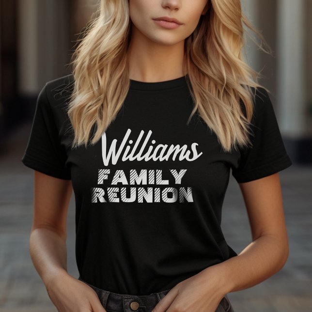 Einfacher Familienname Personalisierter Wiedersehe T-Shirt (Show your family pride with a custom reunion t-shirt. Create lasting memories together & celebrate!)