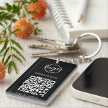 Einfacher Geschäftslogo, schwarzer QR-Code Schlüsselanhänger<br><div class="desc">Benutzerdefinierter Schlüsselanhänger mit Ihrem Logo und Ihrem QR-Code mit Ihrem Firmennamen oben und Ihrer Nachricht unten auf schwarzem Hintergrund. Diese einfachen Schlüsselanhänger machen großartige Werbeartikel für Kunden, Mitarbeiter oder als Begleiter auf Messen und Veranstaltungen. Viel Spaß mit Ihrem Marketing und Werbung. Diese QR Code Schlüsselanhänger sind besonders gut für Immobilienmakler...</div>