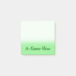 Einfacher hellgrüner Hintergrund mit dunkelgrüne Post-it Klebezettel