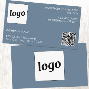 Einfacher Logo- und Text-QR-Code Dusty Blue Gray Visitenkarte