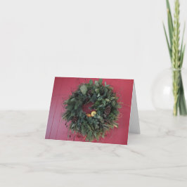 Einfacher Weihnachtskranz an roter Wand Dankeskarte